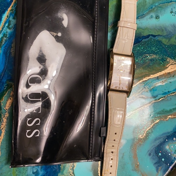 Guess Watch - Picture 7 of 11